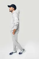 Pantaloni bărbați Kariban Eco-friendly French Terry Trousers personalizați, pe model
