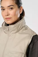 Vestă unisex Designed To Work Padded Multi-pocket Polycotton Vest personalizată, pe model