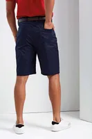 Pantaloni scurți bărbați Premier Performance Chino Shorts personalizați, pe model