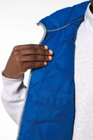 Vestă unisex Kariban Quilted Bodywarmer personalizată, pe model