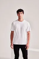 Tricou unisex Anthem Heavyweight personalizat, pe model