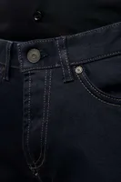Pantaloni bărbați Kariban Premium Jeans personalizați, pe model