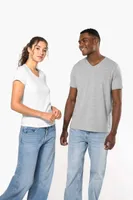 Tricou bărbați Kariban Short-sleeved V-neck personalizat, pe model