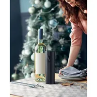 Desfăcător electric sticle vin personalizat, în context