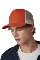 Șapcă K-UP Trucker 5 Panels personalizată, pe model